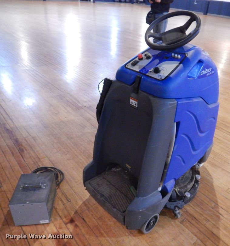 image for item KA9556 Windsor Chariot iScrub 20  floor scrubber