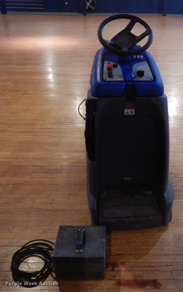 image for item KA9556 Windsor Chariot iScrub 20  floor scrubber