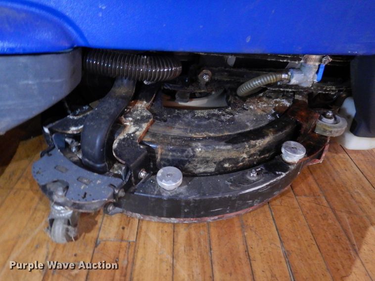 image for item KA9556 Windsor Chariot iScrub 20  floor scrubber