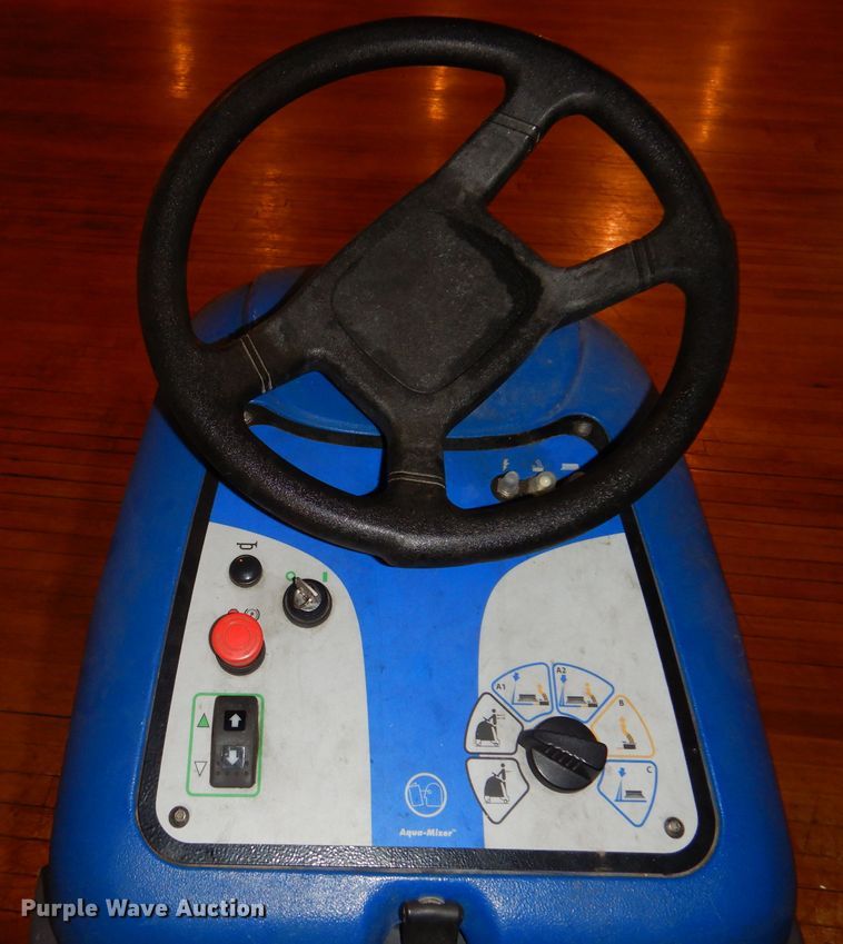 image for item KA9556 Windsor Chariot iScrub 20  floor scrubber