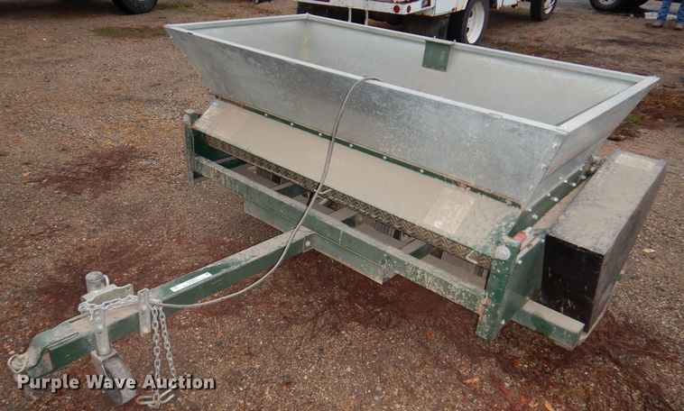 image for item KA9557 Turfco Mete-R Matic III F12D  top dresser spreader