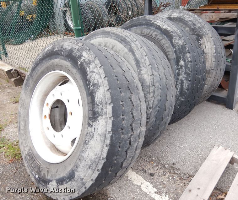 (4) Michelin 385/65R22.5 tires and wheels in Leavenworth, KS Item