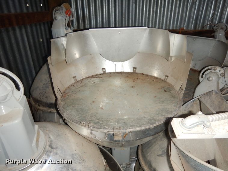 image for item KA9798 Approximately 40 ballfield lights