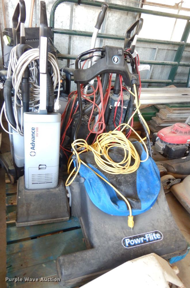 (5) vacuums in Lawrence, KS Item KA9816 sold Purple Wave