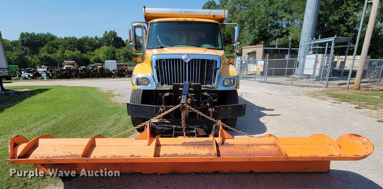 image for item KD9526 2004 International WorkStar 7400  dump truck