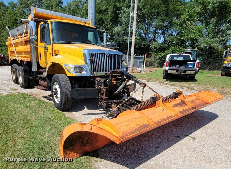 image for item KD9526 2004 International WorkStar 7400  dump truck