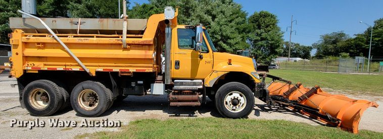 image for item KD9526 2004 International WorkStar 7400  dump truck