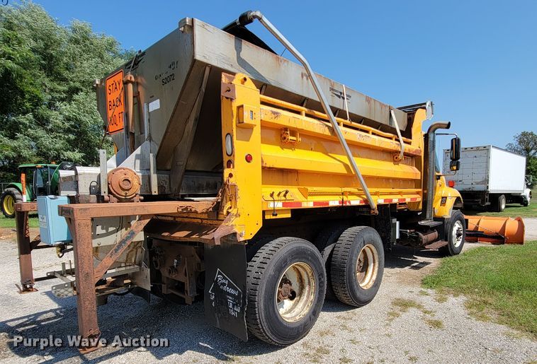image for item KD9526 2004 International WorkStar 7400  dump truck