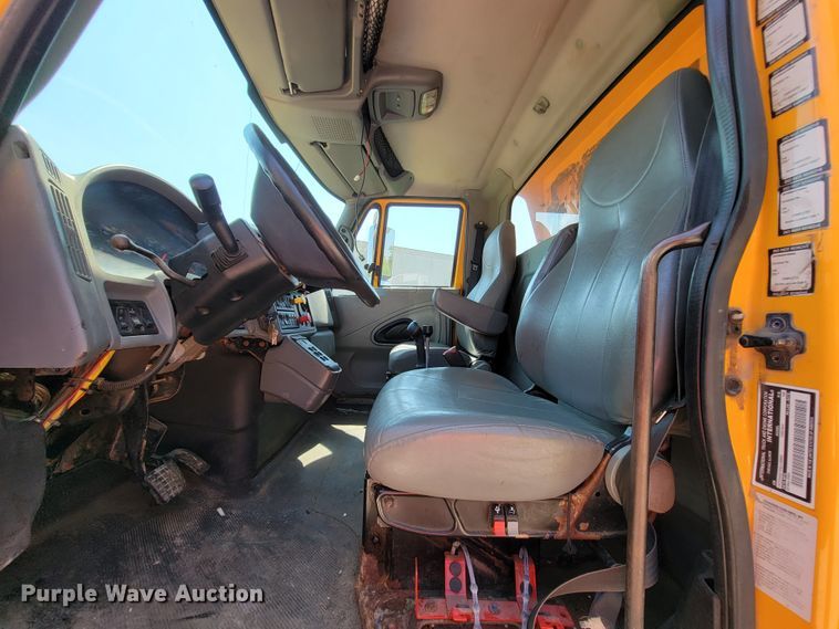 image for item KD9526 2004 International WorkStar 7400  dump truck