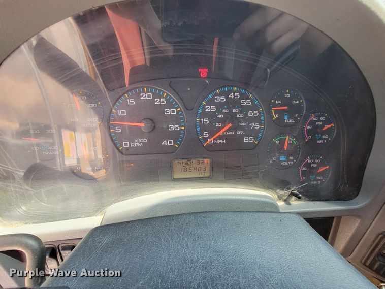 image for item KD9526 2004 International WorkStar 7400  dump truck