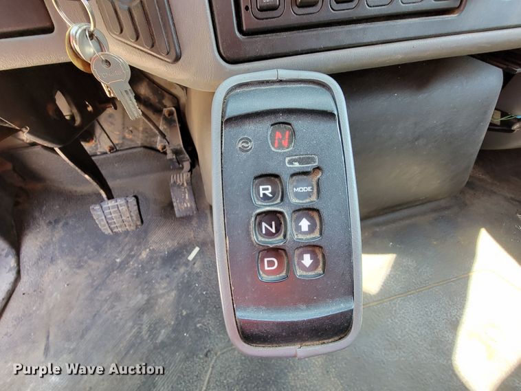 image for item KD9526 2004 International WorkStar 7400  dump truck