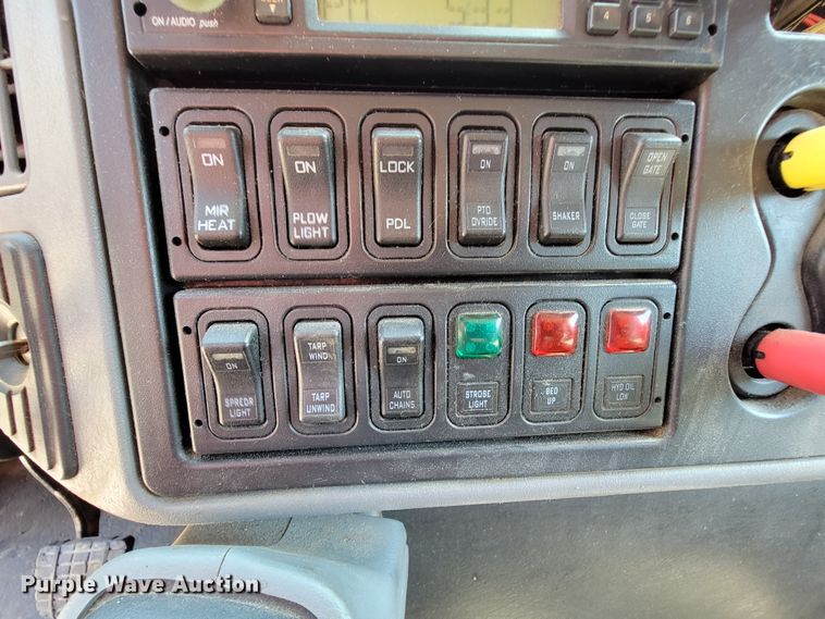 image for item KD9526 2004 International WorkStar 7400  dump truck