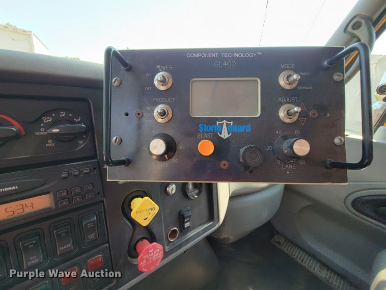 image for item KD9526 2004 International WorkStar 7400  dump truck