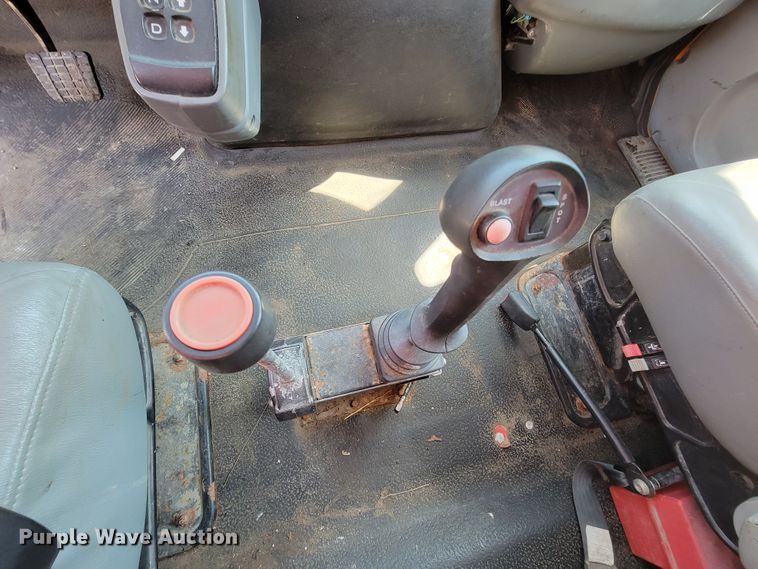 image for item KD9526 2004 International WorkStar 7400  dump truck