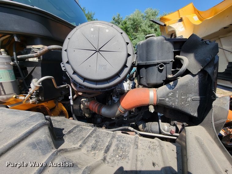 image for item KD9526 2004 International WorkStar 7400  dump truck