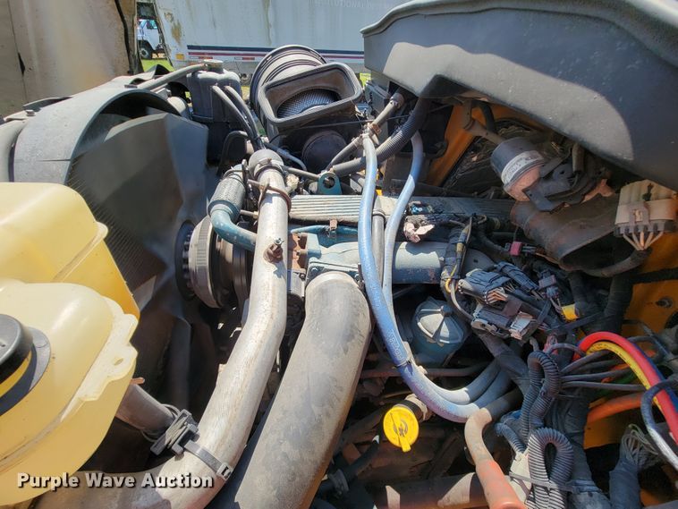 image for item KD9526 2004 International WorkStar 7400  dump truck