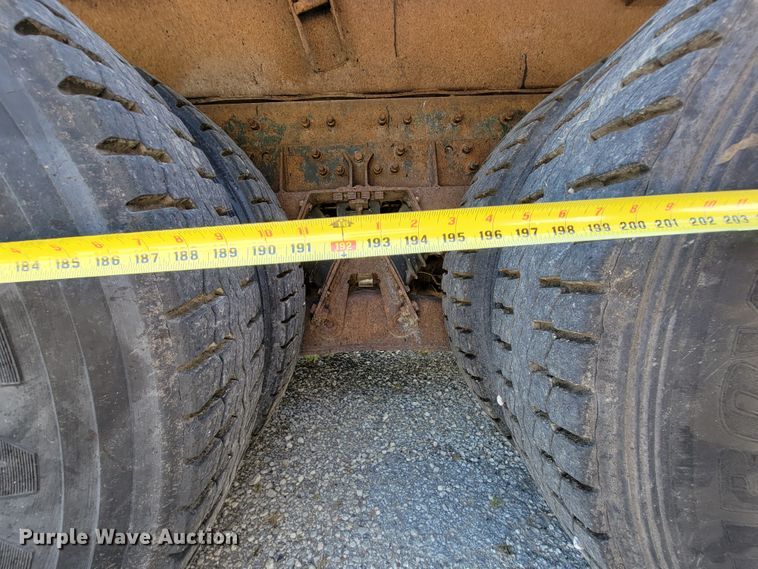 image for item KD9526 2004 International WorkStar 7400  dump truck