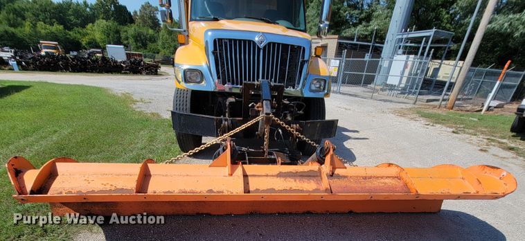 image for item KD9526 2004 International WorkStar 7400  dump truck