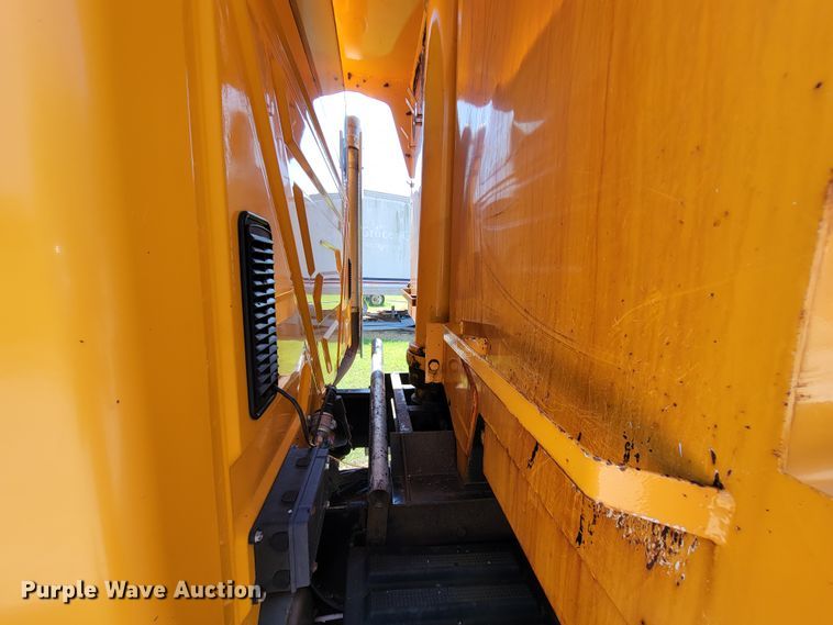 image for item KD9526 2004 International WorkStar 7400  dump truck