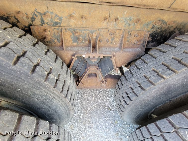 image for item KD9526 2004 International WorkStar 7400  dump truck