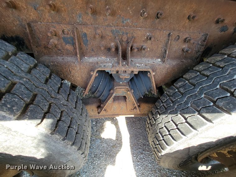 image for item KD9526 2004 International WorkStar 7400  dump truck