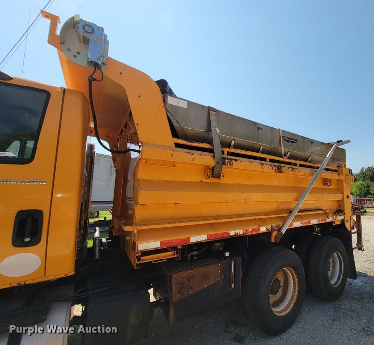 image for item KD9526 2004 International WorkStar 7400  dump truck