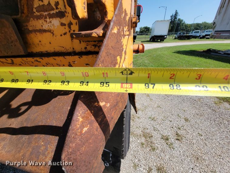 image for item KD9526 2004 International WorkStar 7400  dump truck