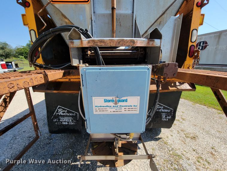 image for item KD9526 2004 International WorkStar 7400  dump truck