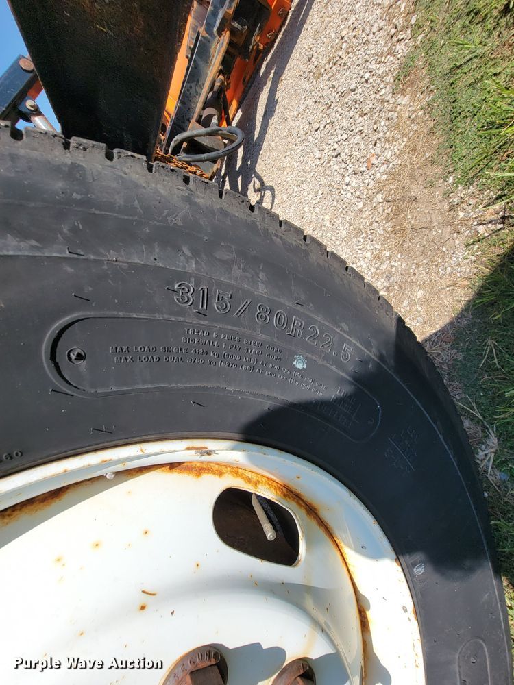 image for item KD9526 2004 International WorkStar 7400  dump truck