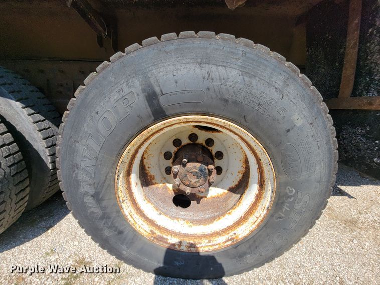 image for item KD9526 2004 International WorkStar 7400  dump truck