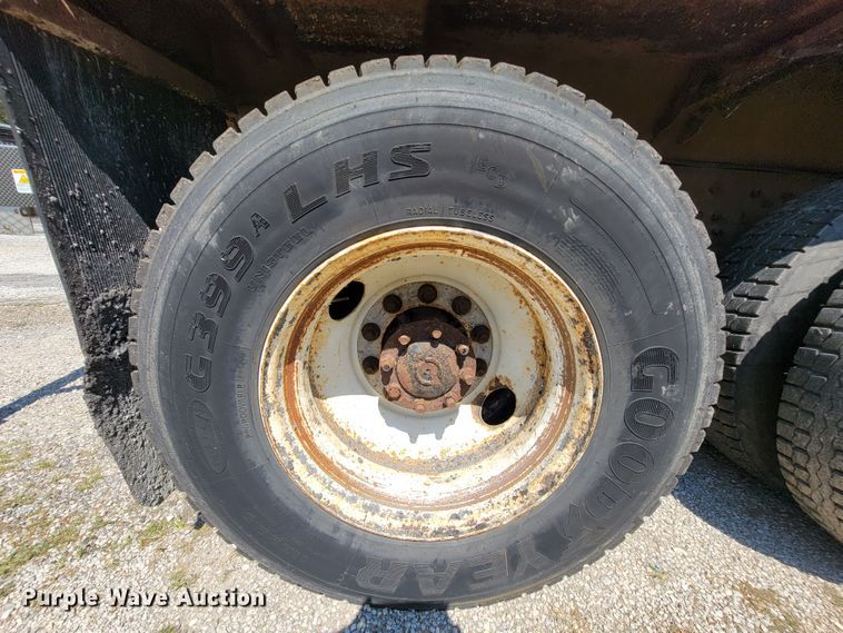 image for item KD9526 2004 International WorkStar 7400  dump truck