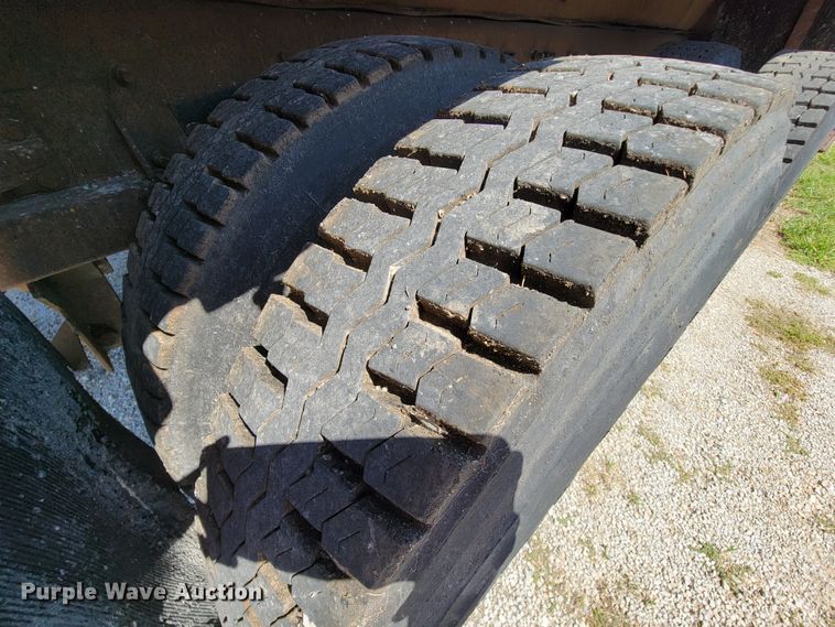 image for item KD9526 2004 International WorkStar 7400  dump truck