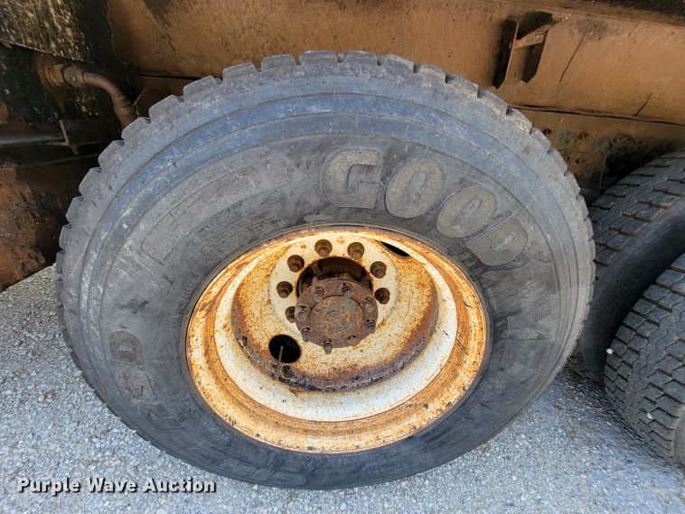 image for item KD9526 2004 International WorkStar 7400  dump truck