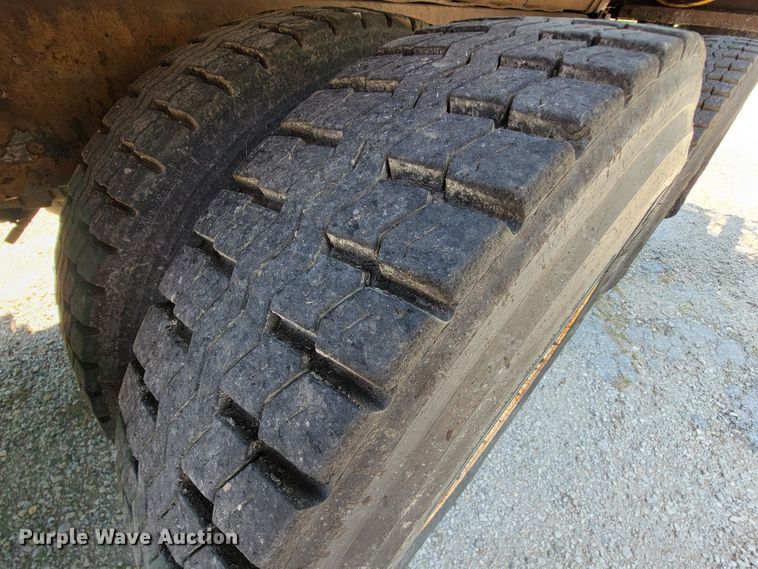 image for item KD9526 2004 International WorkStar 7400  dump truck