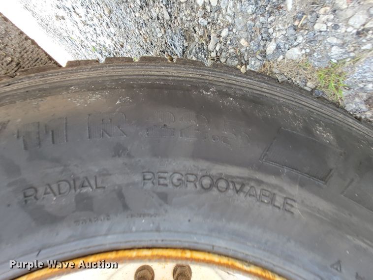 image for item KD9526 2004 International WorkStar 7400  dump truck