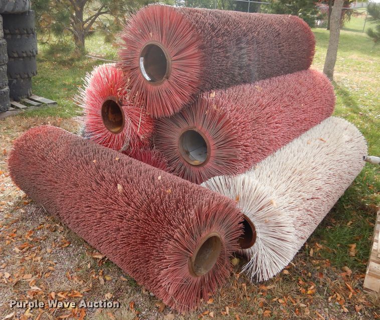 image for item KO9200 (7) broom brushes