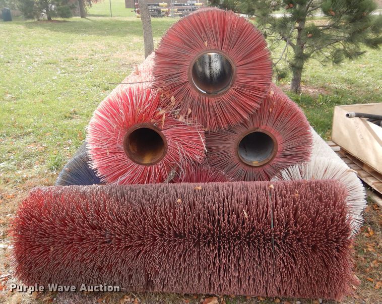 image for item KO9200 (7) broom brushes