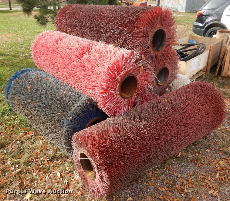 image for item KO9200 (7) broom brushes