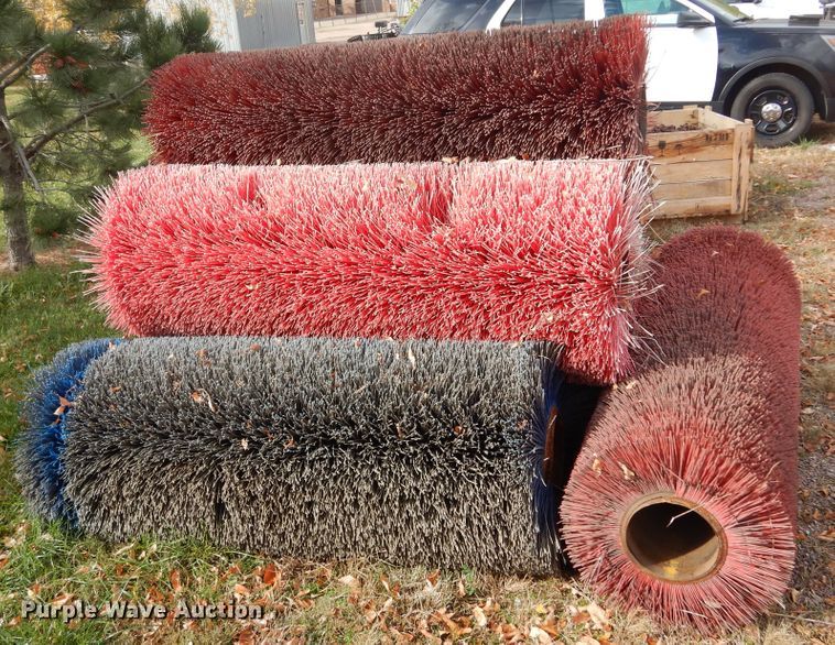 image for item KO9200 (7) broom brushes