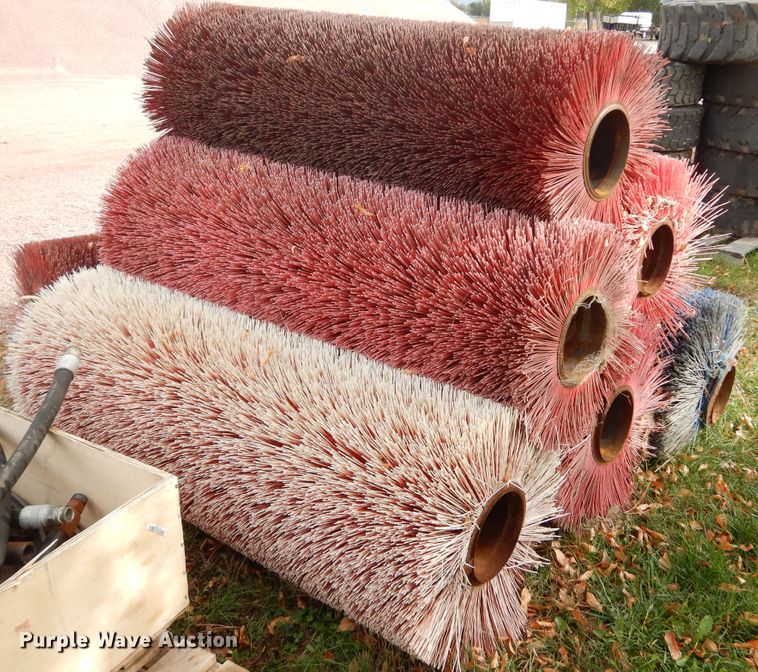 image for item KO9200 (7) broom brushes