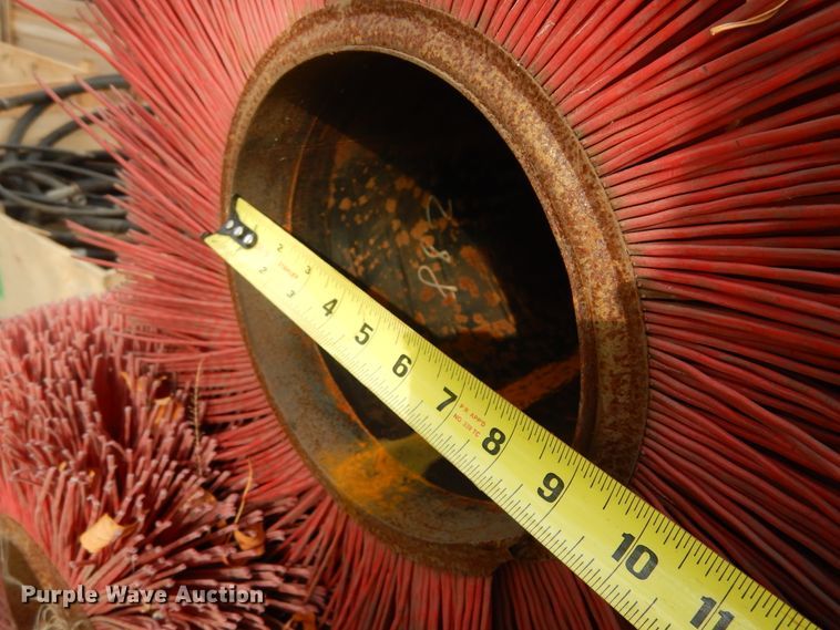 image for item KO9200 (7) broom brushes