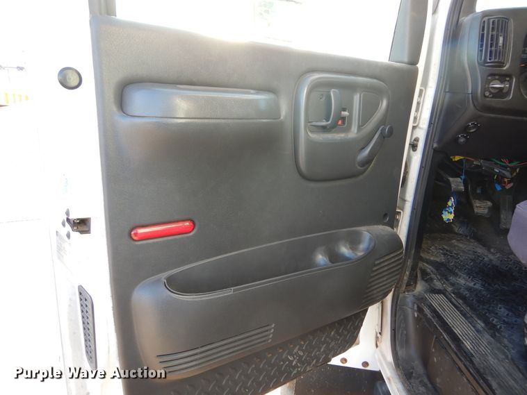 image for item KO9230 2008 Chevrolet C5500  shuttle bus