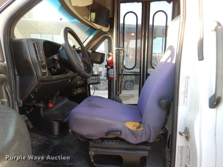 image for item KO9230 2008 Chevrolet C5500  shuttle bus