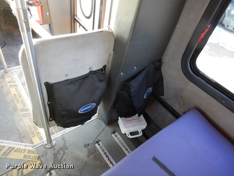 image for item KO9230 2008 Chevrolet C5500  shuttle bus