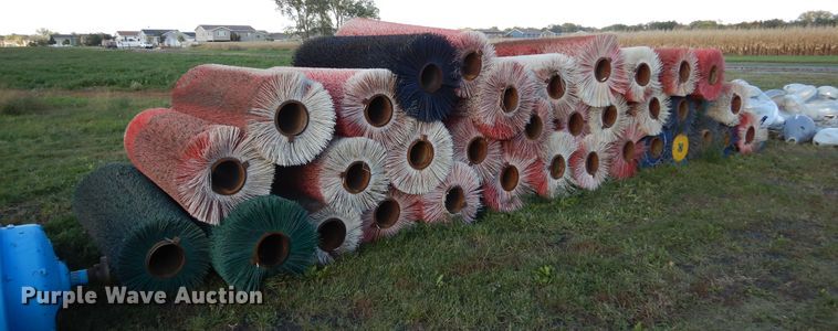 image for item KO9246 Approx. 35 broom brushes