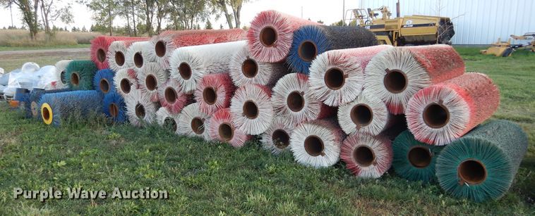 image for item KO9246 Approx. 35 broom brushes