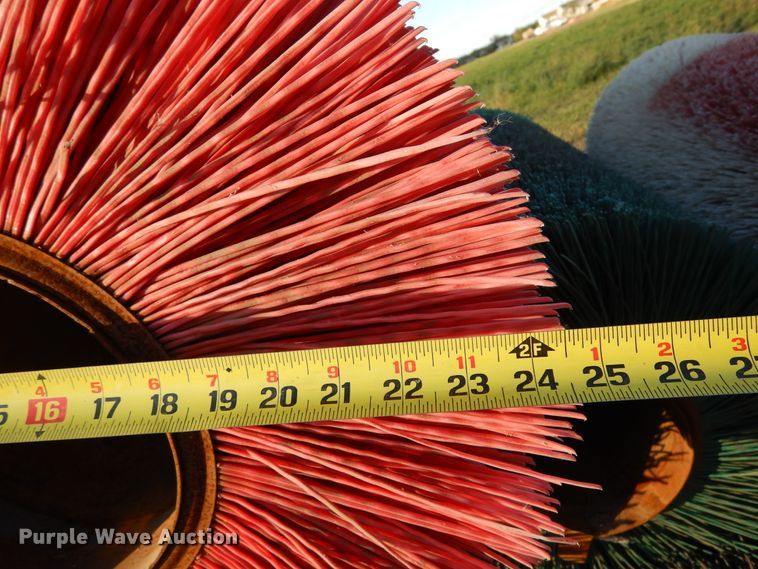 image for item KO9246 Approx. 35 broom brushes