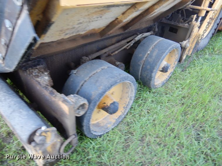 image for item KO9255 1994 Caterpillar BG-210B  paver