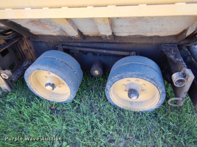 image for item KO9255 1994 Caterpillar BG-210B  paver