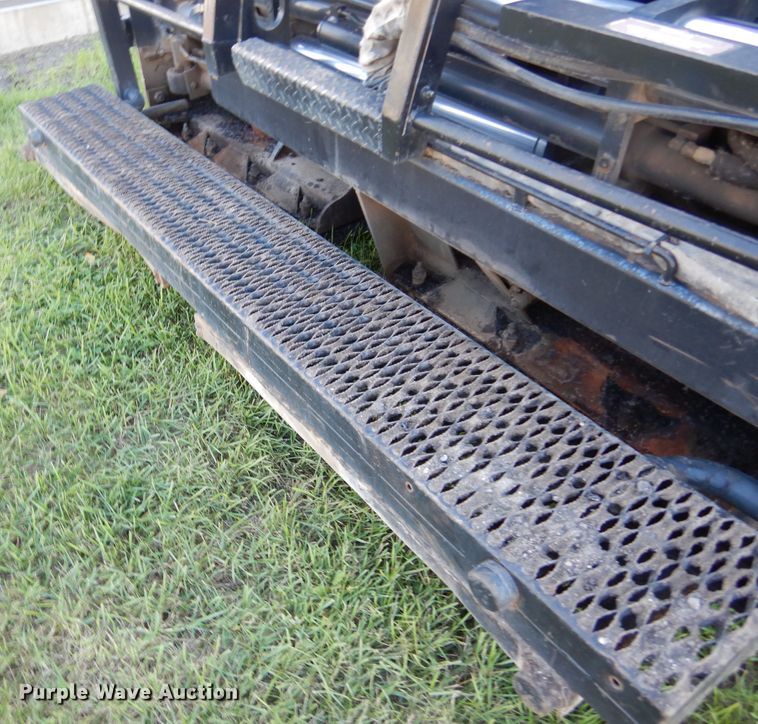 image for item KO9255 1994 Caterpillar BG-210B  paver